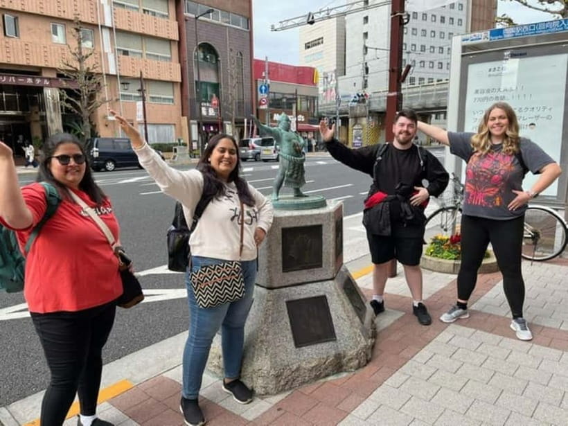 Ryogoku: Sumo Town Guided Walking Tour with Lunch - Woodblock Prints, Gardens, and Swords, How the Guide Connects Culture to Combat