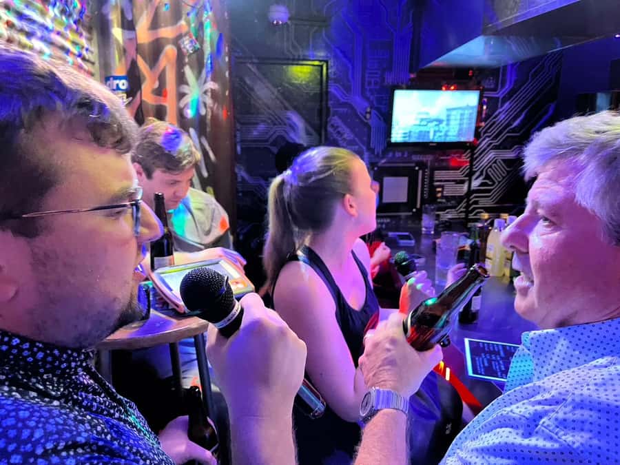 Shinjuku: bar hopping night tour at Japanese Izakaya - Kabukicho: Neon Streets, Red-Light Clues, and Karaoke Time
