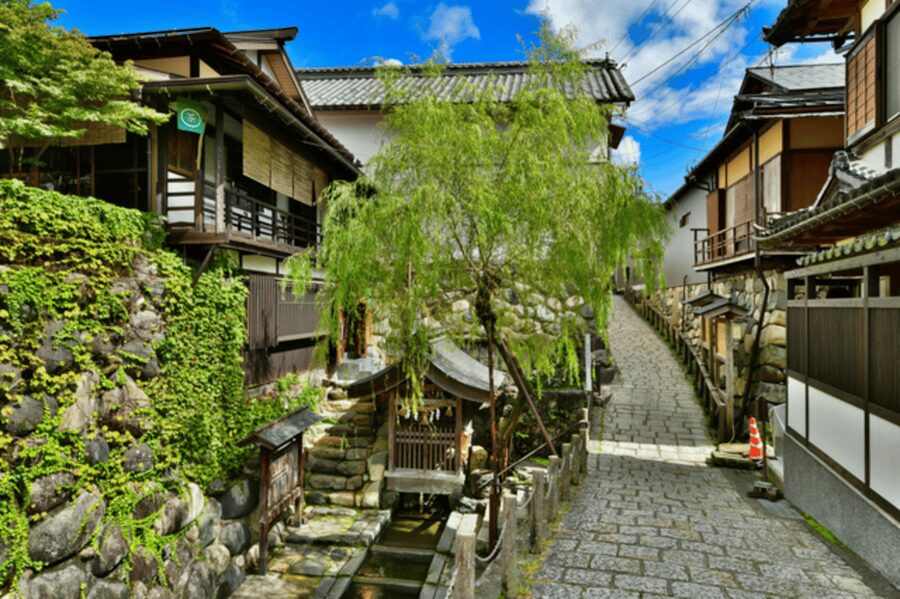 Shirakawago&HidaTakayama&GujoHachiman 1 Day Tour from Nagoya - Price and value: what $61 buys you and what it does not