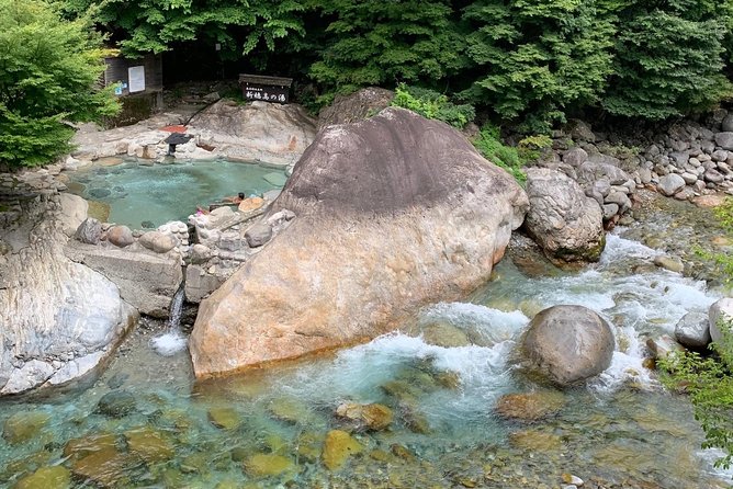 Shirakawago(UNESCO world heritage)/ Onsen / Hiking / 1day tour - Timing, starting point, and how the day flows
