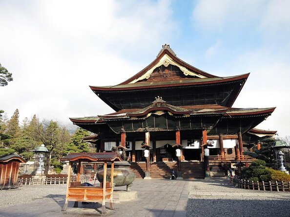 Snow Monkey, Zenko Ji Temple, Sake in Nagano Tour - Quick Take: The Most Important Stuff