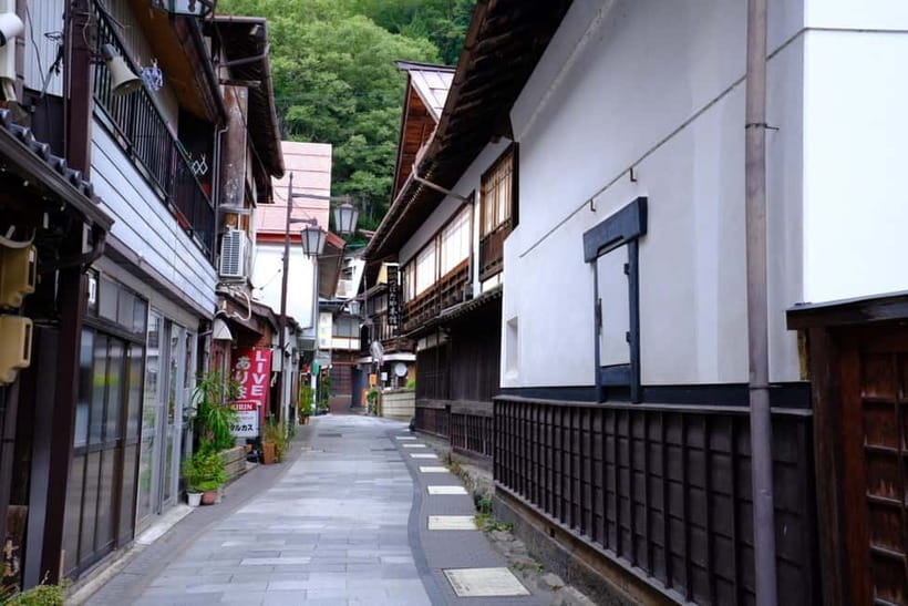 Snow Monkeys & Ghibli Onsen Town with Free Time to Explore - Shibu Onsen, Cobblestones, and the Ghibli-style Atmosphere
