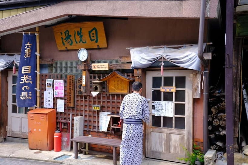 Snow Monkeys & Ghibli Onsen Town with Free Time to Explore - The On-Site Ticket Setup and Lunch Choices