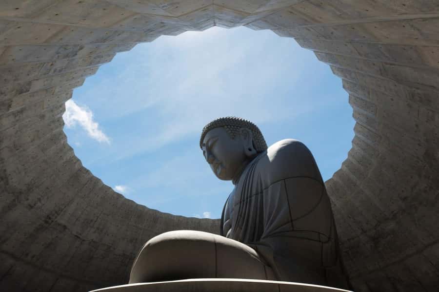 Sopporo: Hokkaido Shrine and Atama Daibutsu Full-Day Tour - Atama Daibutsu (Hill of the Buddha): Quiet, Modern, and Photo-Friendly