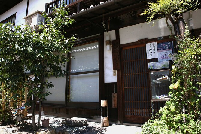Special Ikebana Experience Guided by an Ikebana Master, Mrs. Inao - Meeting Your Teacher: Mrs. Inao and Ikenobo Teachings