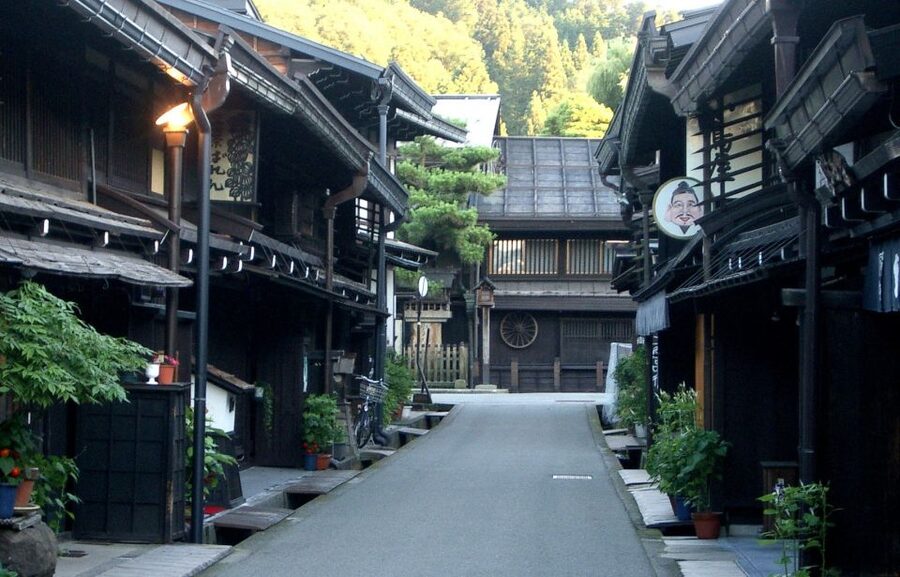 Takayama: Private Walking Tour with a Local Guide - Key highlights you will feel immediately