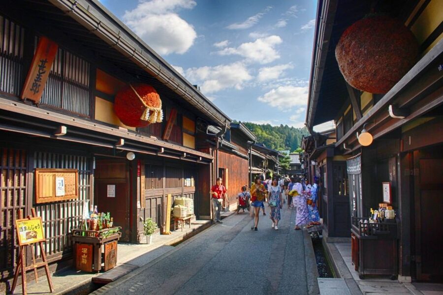 Takayama: Private Walking Tour with a Local Guide - Hida Folk Village and Takayama Jinya: Edo life with real buildings