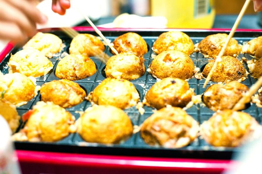 Takoyaki cooking experience in Kabukicho, Shinjuku - What Happens During the Session, Step by Step