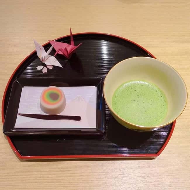 Tea ceremony experience in Japanese-style room 60min - Tea sweets and tasting: what to expect when you sip during the demo