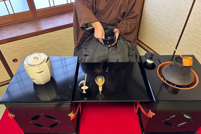 Tea Ceremony in 150 Years Old Townhouse with Tables and Chairs - Where the ceremony happens, Ninenzaka and a 150-year-old townhouse mood
