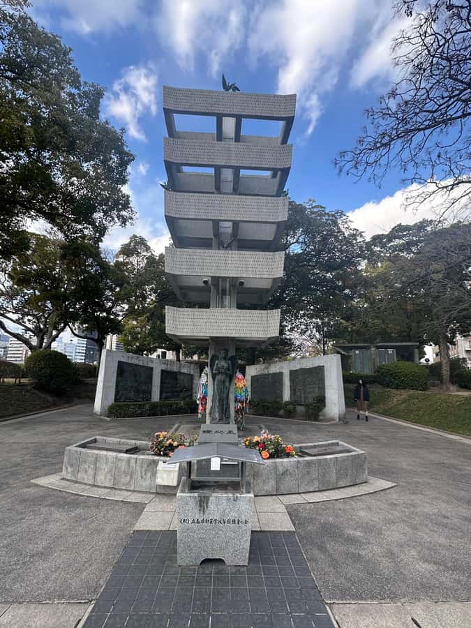 The history of Hiroshima "the event that shape the history" - Inside the Hiroshima Peace Memorial Museum: turning outdoor scenes into context