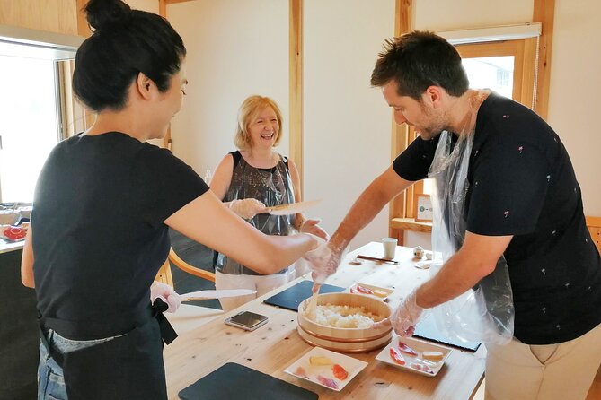 The Original Small-Group Sushi Making Class in Kyoto - Language, teaching style, and the advantage of small-group feedback