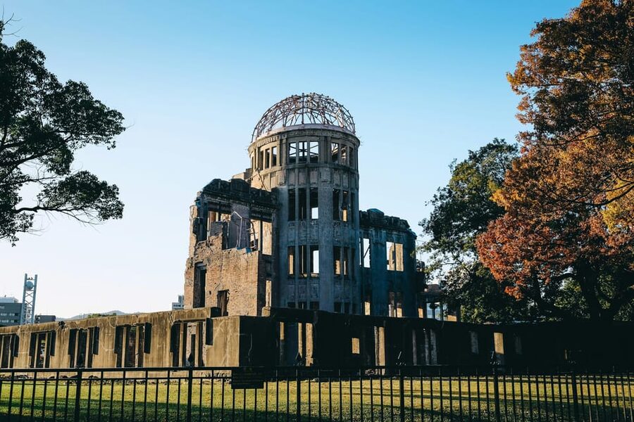 The Peace Memorial and Beyond: A Half-Day around Hiroshima - Hiroshima Castle: rebuilt after the bombing, still grounded in park space