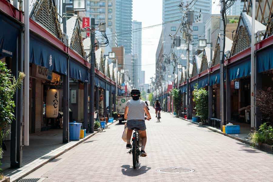Tokyo: 3-hour Guided E-Bike Tour of the City's Hidden Gems - Choosing the right route: City, Bay, or Tokyo Tower