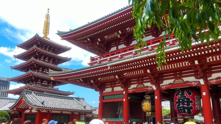 Tokyo: Asakusa and Tokyo’s Oldest Temple Senso-ji Tour - Kaminarimon Gate: the classic photo stop, with meaning behind it