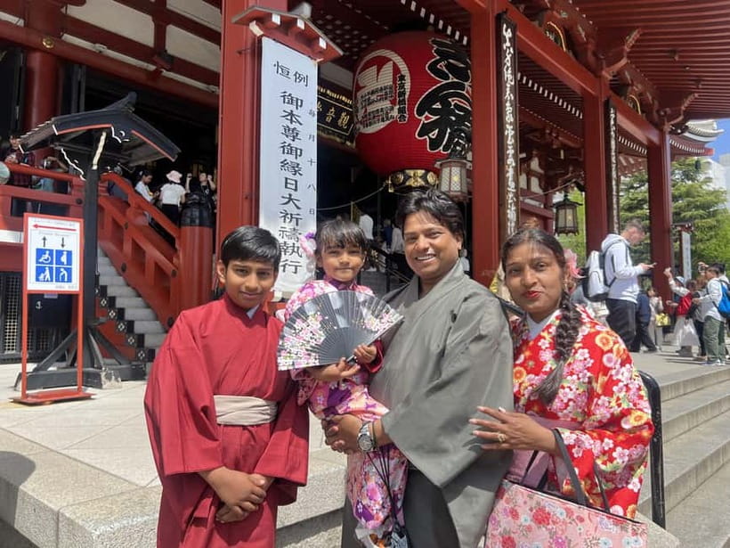 Tokyo: Asakusa and Tokyo’s Oldest Temple Senso-ji Tour - Inside Sensō-ji: where a guide changes your understanding