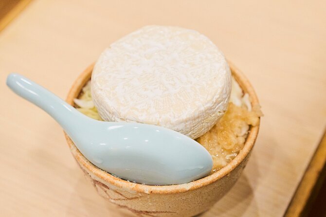 Tokyo : Asakusa Food Tour – 12 Dishes & 3 Drinks - Stop 3: Taiyaki Sawada, warm fish-shaped dessert