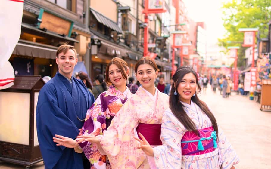Tokyo: Asakusa Kimono Rental Experience - Entering Asakusa, with a meeting point you can actually find
