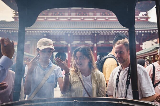 Tokyo: Asakusa Temple & Shrine Walking Tour with Local Guide - Kaminarimon Gate: The 700kg Lantern Story (and the Best Angles)