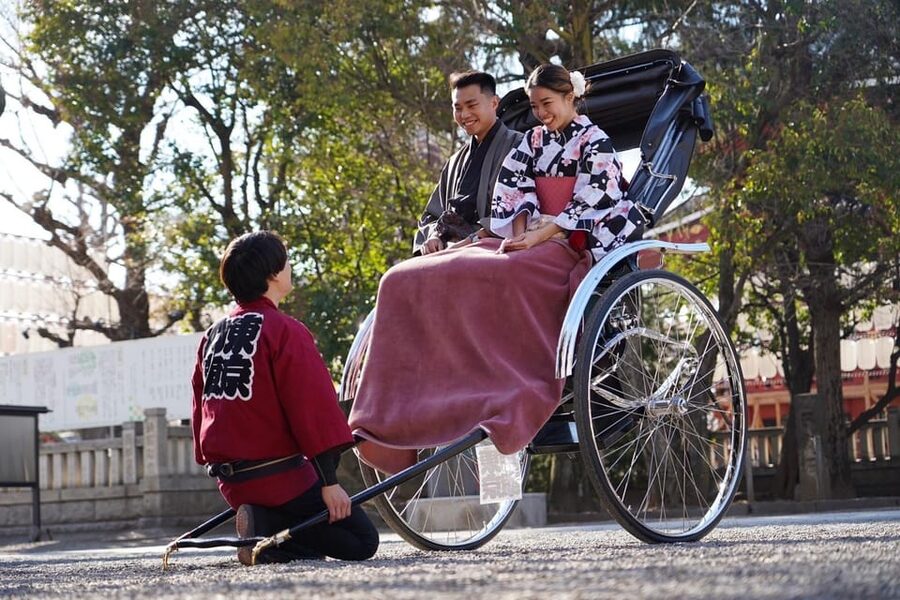 Tokyo: Asakusa tour by rickshaw - Price and value for a private rickshaw up to two