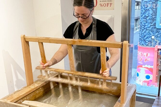 【Tokyo/Asakusa】Traditional Japanese Washi Papermaking experience - The Workshop Flow: From Tosa Washi History to Your Finished Sheets