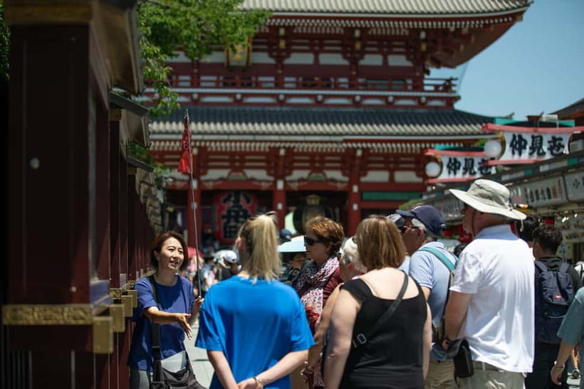 Tokyo: Asakusa Walking Tour with Sensoji Temple Visit - Kaminarimon Thunder Gate: the photo stop that teaches you where to look