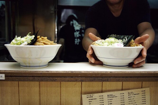 Tokyo Bar Hopping Tour in Shinjuku (All-You-Can-Drink + Dinner) - Why Small-Group Bar Hopping Works in Shinjuku