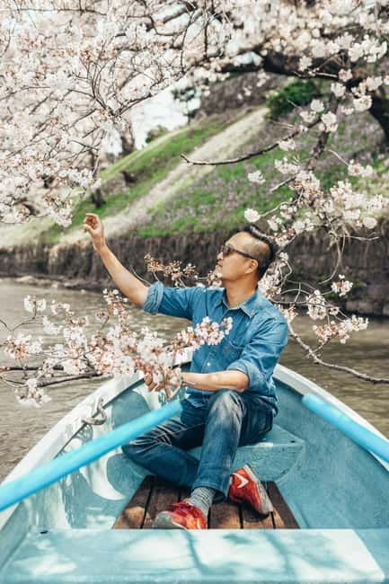Tokyo Cherry Blossom Express Tour with Boat Ride - Koishikawa Korakuen Garden: A Calm Start With Cherry Frames