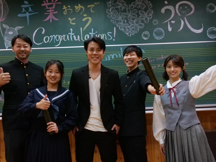 【Tokyo⇄Chiba】 Japanese School Day - Kimino High School - Homeroom and Calligraphy With a Hanetsuki Paddle
