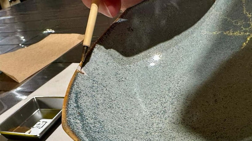 Tokyo: Discover the Art of Kintsugi in Ginza - Step-by-step guidance: from crack lines to your metallic finish