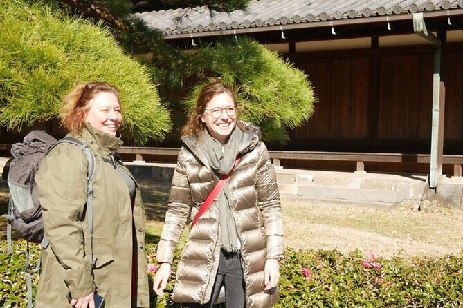 Tokyo: Edo Castle & East Garden of the Imperial Palace Tour - Garden stops you’ll want to slow down for, including koi fish