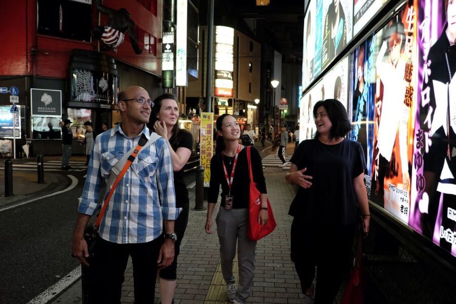 Tokyo: Enjoy Tokyo's Nightlife in Shinjuku - Starting at Hanazono Shrine: torii gate first, noise later
