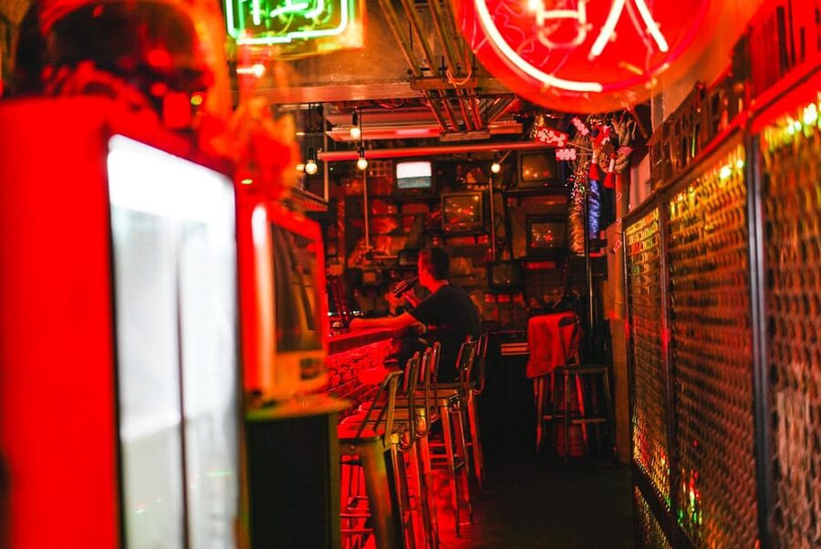 Tokyo: Evening Photography Tour - Posing help that makes night photos actually look like you