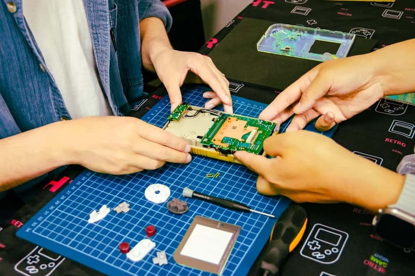 Tokyo: Gameboy Mod Workshop at Akihabara - The Workshop Flow: History, Demos, Then Real Modding Work