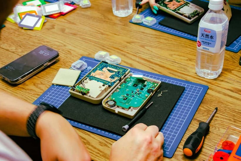 Tokyo: Gameboy Mod Workshop at Akihabara - Taking Apart a Game Boy in Real Life (Not Just on YouTube)