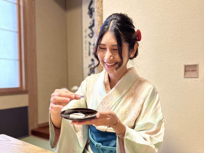 Tokyo:Genuine Tea Ceremony, Kimono Dressing, and Photography - The tea room: matcha culture explained with real movement