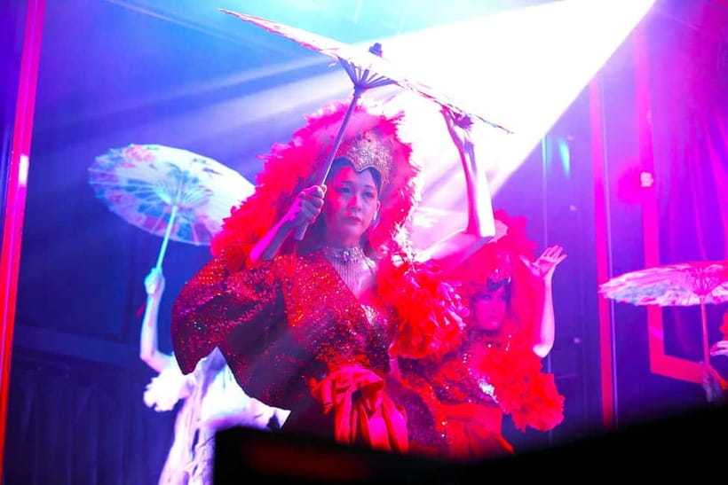 Tokyo GINZA: KONPARU Japanese Cabaret Show with Drink - Ordering Food à la Carte: How to Handle the Extra Costs