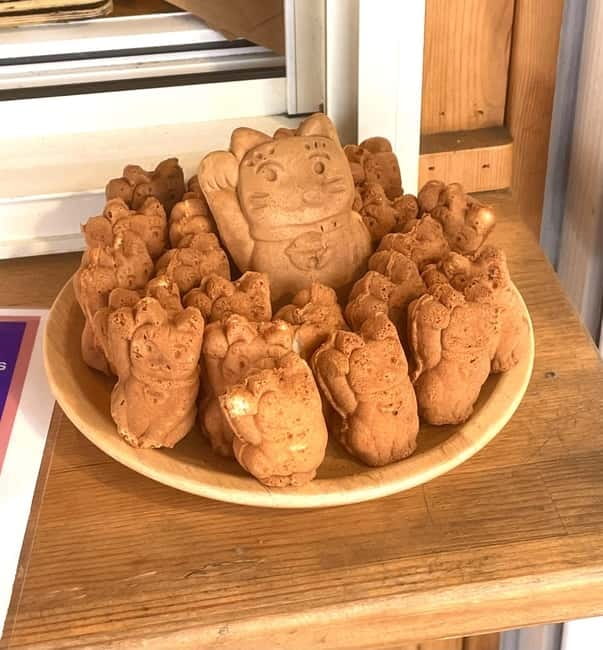 Tokyo: Gotokuji Cat Temple, Shinjuku Cat Cafe & 3D Cat Tour - Should you book the Tokyo Gotokuji Cat Temple and cat café tour?
