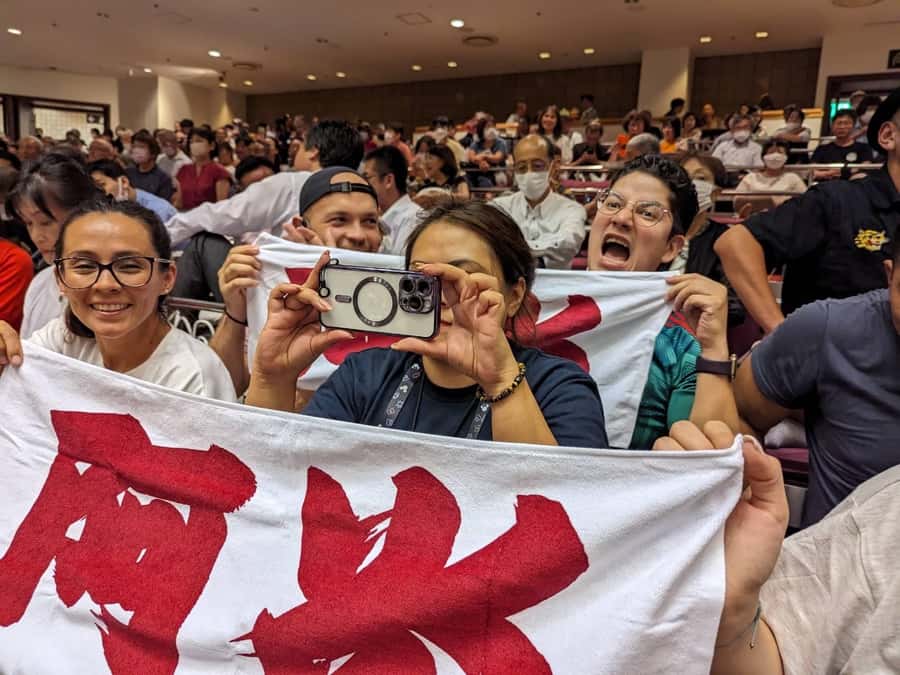 Tokyo: Grand Sumo Tournament Tour - Real-time commentary: how live guidance changes what you see