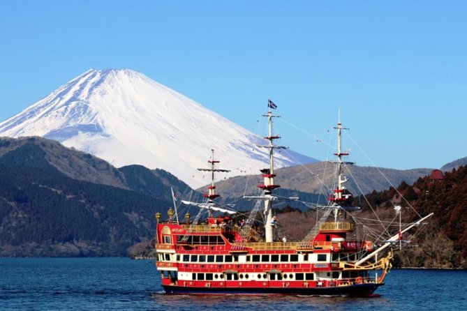 Tokyo: Hakone Fuji Day Tour w/ Cruise, Cable Car, Volcano - Riding the pirate boat on Lake Ashi: when the view hits