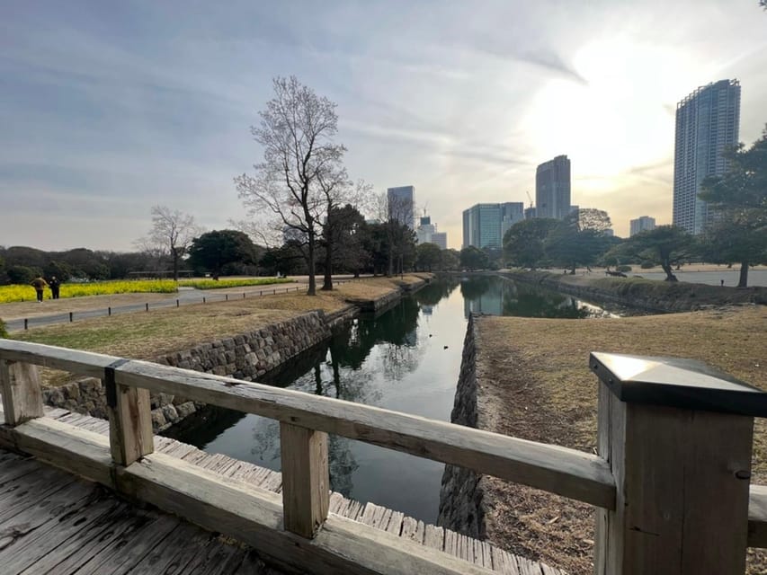 Tokyo: Hama-rikyu Gardens tour with Japanese Tea & Sweets - Tea ceremony room: matcha and sweets as part of the design