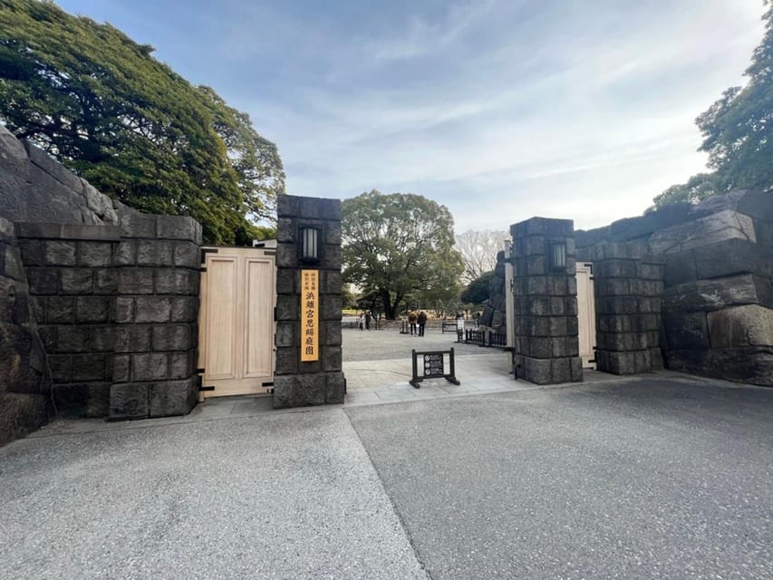 Tokyo: Hama-rikyu Gardens tour with Japanese Tea & Sweets - Photo moments and seasonal color: plan for the light