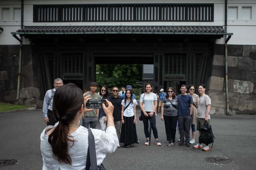 Tokyo: Imperial Palace East Gardens Walking Tour - Enter the East Gardens From a Practical Start