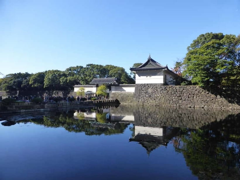 Tokyo: Imperial Palace East Gardens Walking Tour - Price and Value for $19: What You Pay For, What You Don’t