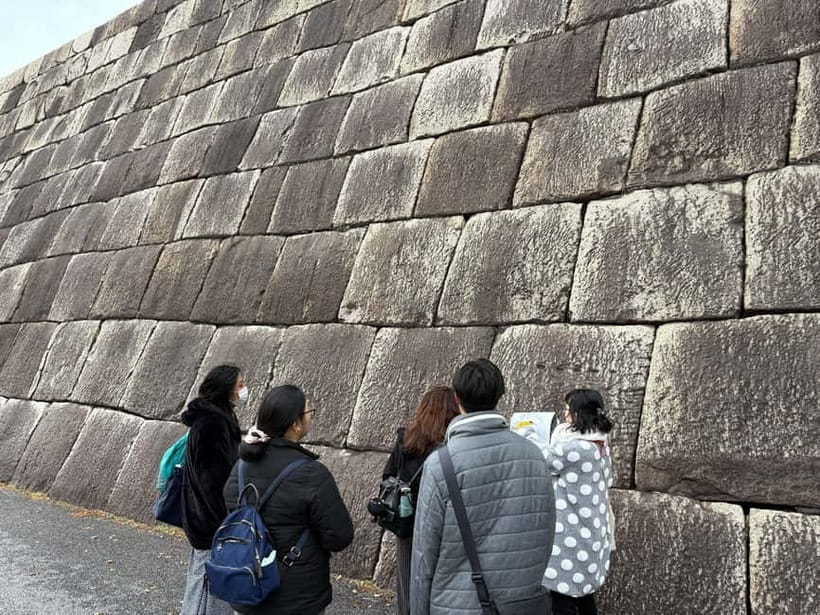 Tokyo: Imperial Palace with Nostalgic Alley Kagurazaka tour - Start at Shin-Marunouchi, then walk straight into Tokyo’s royal spine