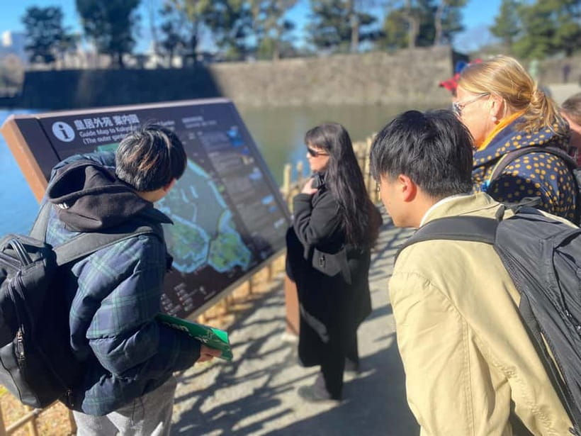 Tokyo: Imperial Palace with Nostalgic Alley Kagurazaka tour - Finding the leftover parts of Edo Castle near the palace