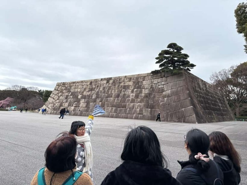 Tokyo: Imperial Palace with Nostalgic Alley Kagurazaka tour - Tokyo Daijingu and a shrine tied to love and relationships