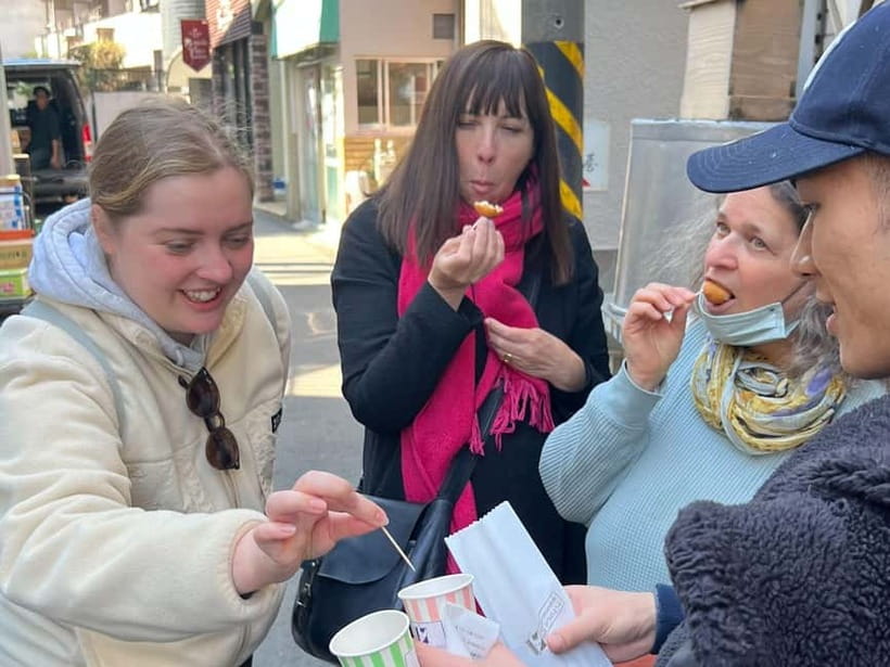 Tokyo: Imperial Palace with Nostalgic Alley Kagurazaka tour - Kagurazaka: the alleys where you actually taste the old Tokyo vibe