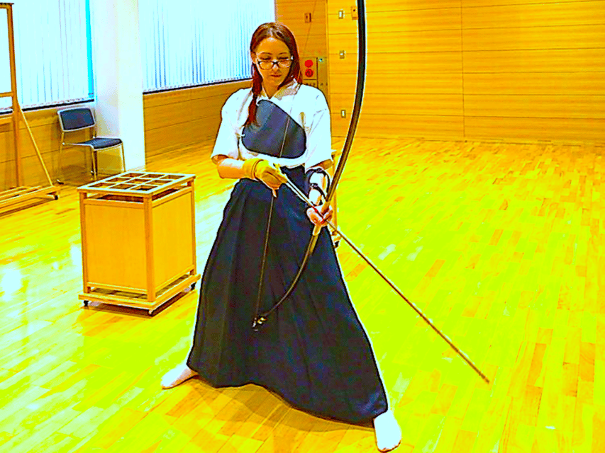 Tokyo: Japanese Archery (Kyudo) Experience - How the DAN master helps you shoot straighter