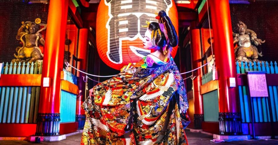 Tokyo: Japanese Dance Cabaret Theater Asakusa-Kaguwa Ticket - Your 1-hour cabaret show: traditional feel plus modern sound and lights